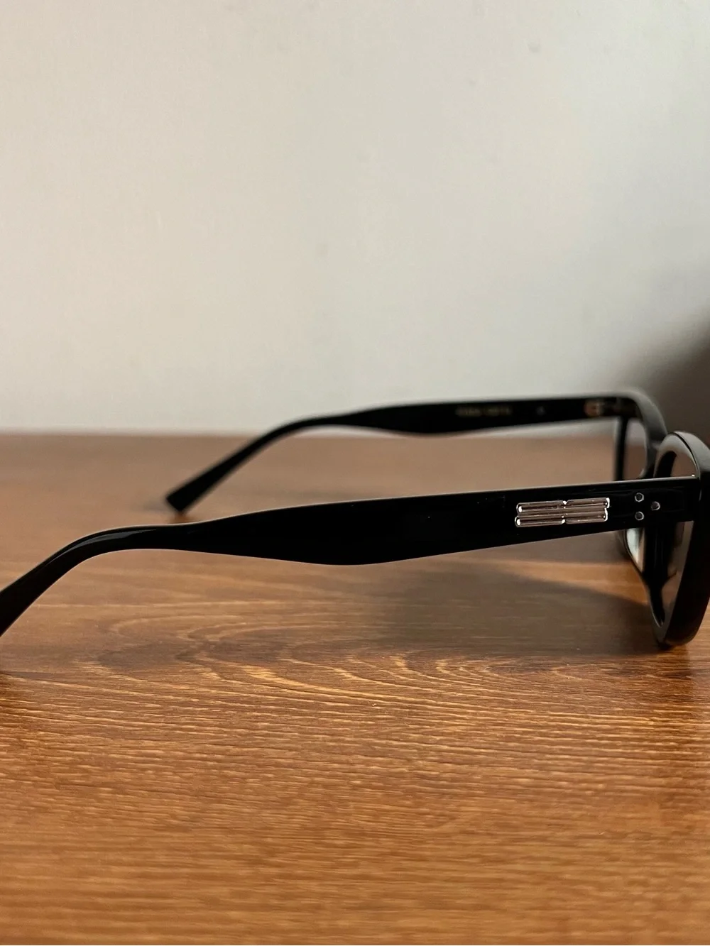 GENTLE MONSTER Terra Cotta Black Cat-Eye Sunglasses
